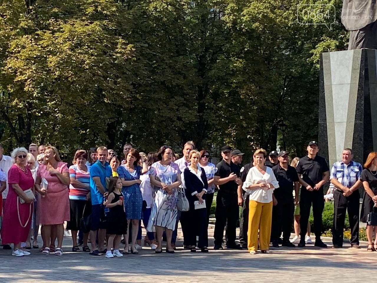 В Покровском районе Кривого Рога состоялась церемония поднятия Государственного Флага Украины, - ФОТО, ВИДЕО , фото-9