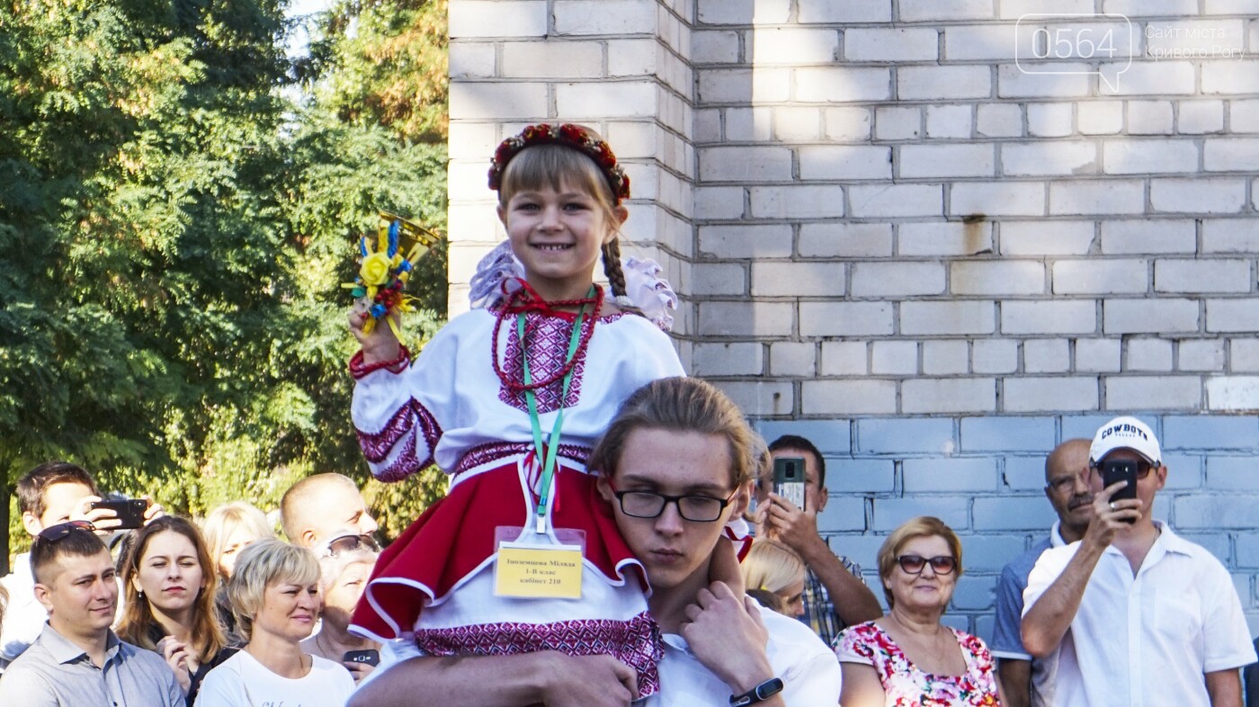 В Кривом Роге для более 6 тысяч первоклашек прозвенел "первый звонок", - ФОТО, ВИДЕО , фото-22