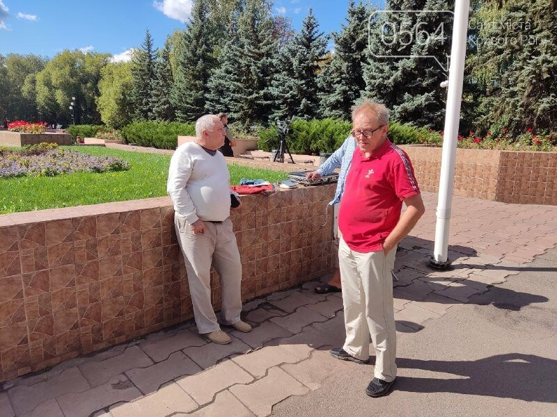 "Вилкул с Сурковым действуют совместно!", - под горсовет Кривого Рога вышла группа активистов, - ФОТО, ВИДЕО, фото-2