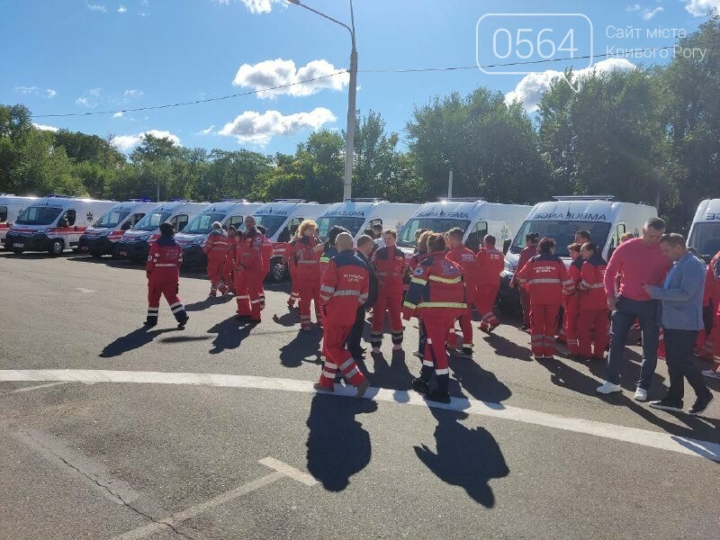 В Кривой Рог доставили 28 спецавтомобилей скорой помощи, - ФОТО, ВИДЕО, фото-1