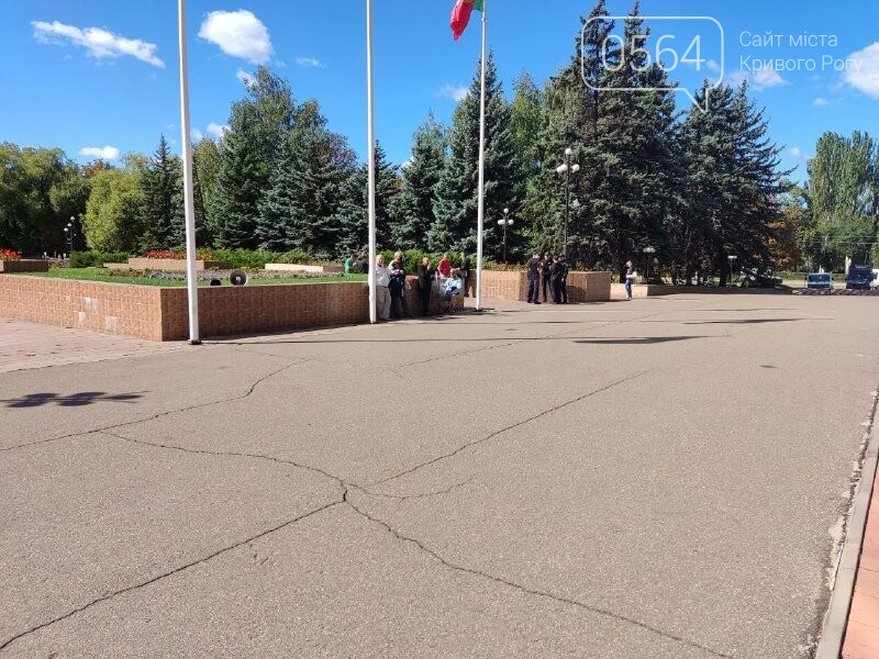 "Вилкул с Сурковым действуют совместно!", - под горсовет Кривого Рога вышла группа активистов, - ФОТО, ВИДЕО, фото-10