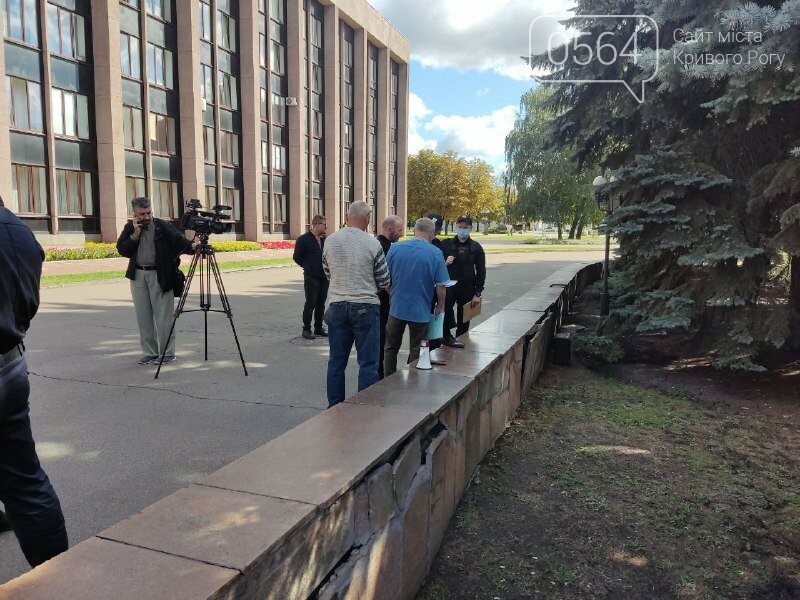 "Вилкул с Сурковым действуют совместно!", - под горсовет Кривого Рога вышла группа активистов, - ФОТО, ВИДЕО, фото-4