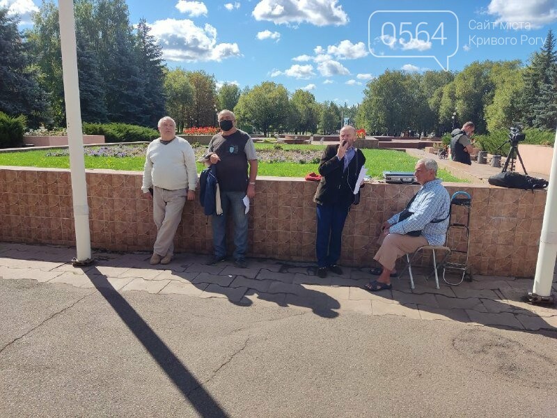 "Вилкул с Сурковым действуют совместно!", - под горсовет Кривого Рога вышла группа активистов, - ФОТО, ВИДЕО, фото-12