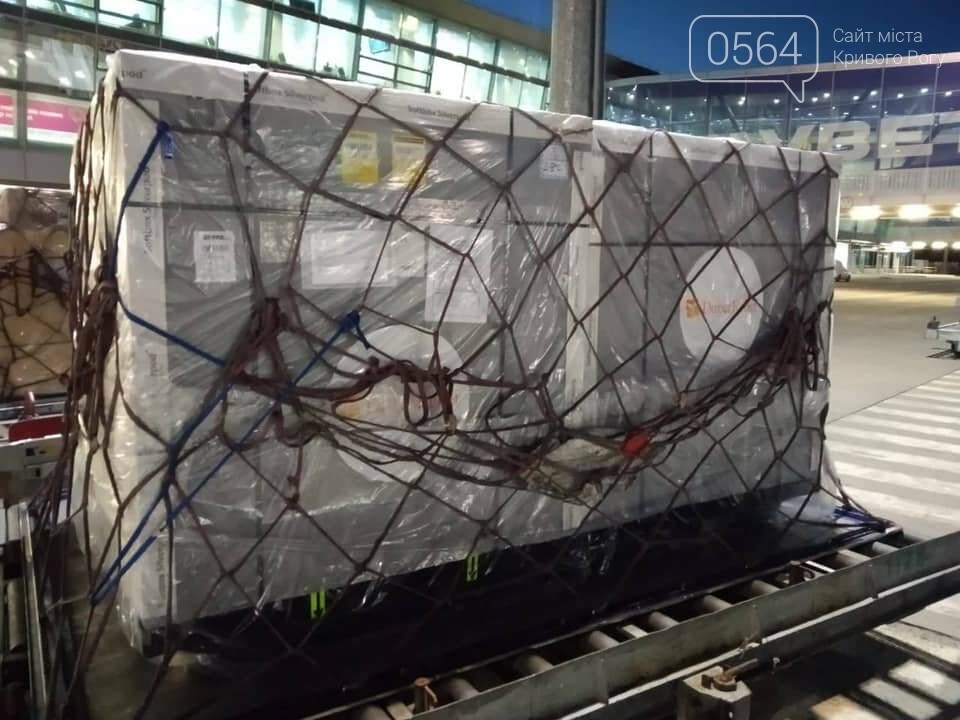 Украина получила гуманитарную помощь с лекарствами от COVID-19 - ФОТО, фото-2
