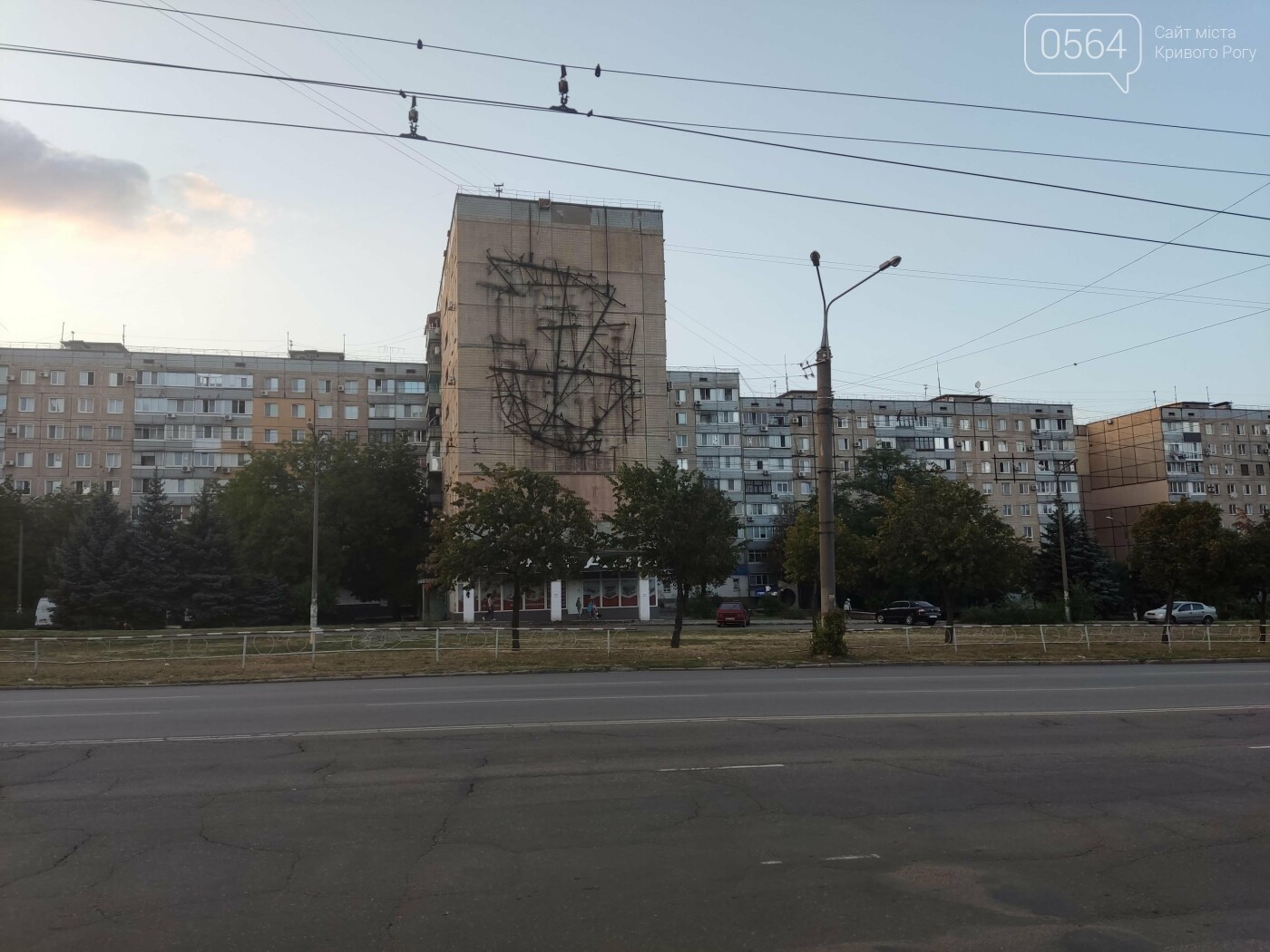 "Прощай, эпоха": в Кривом Роге демонтировали металлическое панно, - ФОТО, фото-9