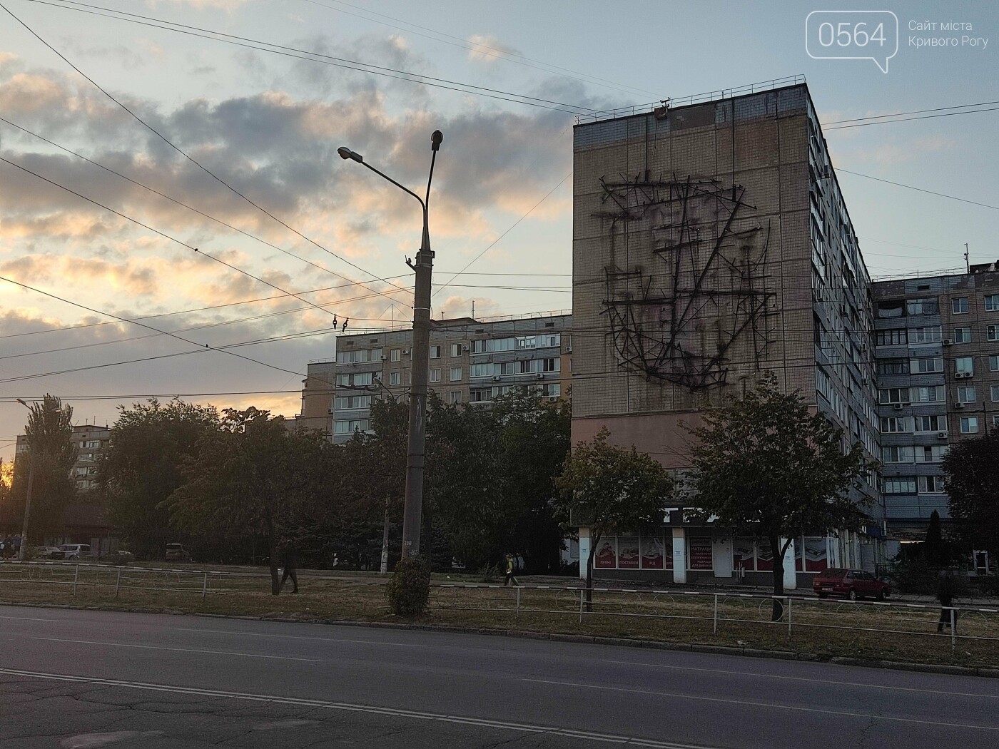 "Прощай, эпоха": в Кривом Роге демонтировали металлическое панно, - ФОТО, фото-4