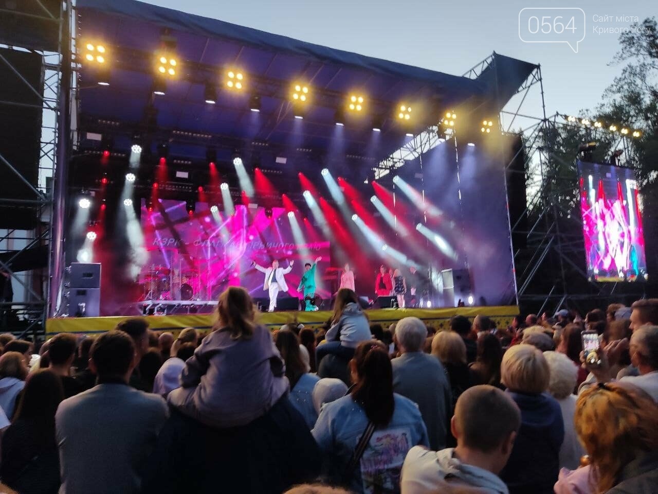 В криворожском парке проходит праздничный концерт по случаю Дня шахтёра, - ФОТО, фото-10