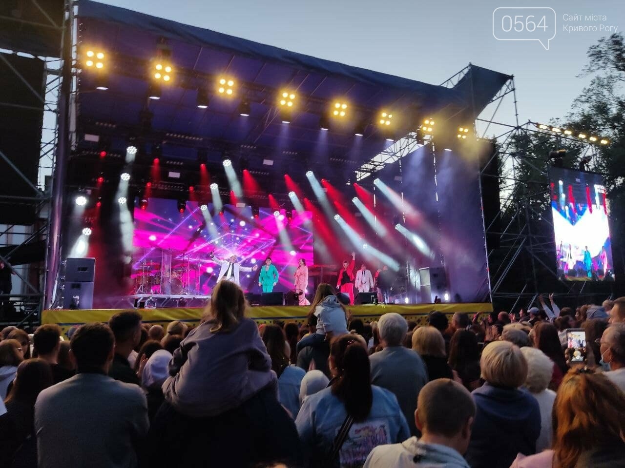 В криворожском парке проходит праздничный концерт по случаю Дня шахтёра, - ФОТО, фото-9