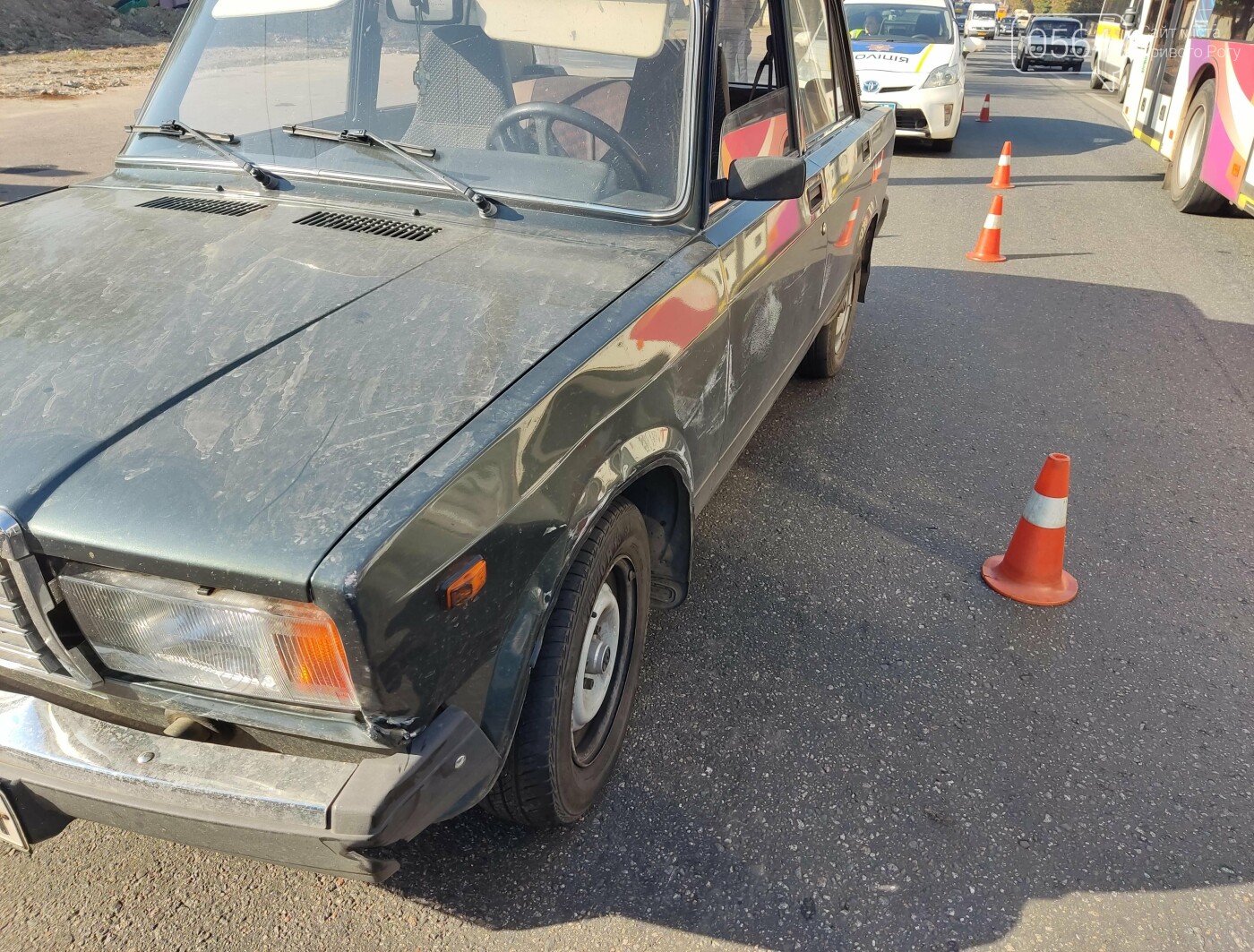 Неудачно перестроился: в Кривом Роге после столкновения Toyota вылетела на тротуар, - ФОТО, фото-3
