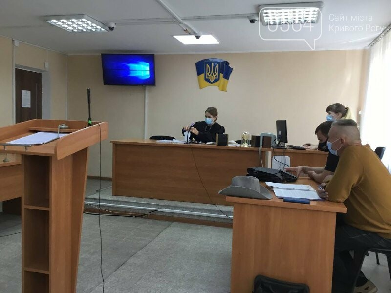 Плюньте! В суде рассматривают иск к криворожским патрульным, доставившим в ПНД "слишком спокойного" водителя, - ФОТО, ВИДЕО, фото-2