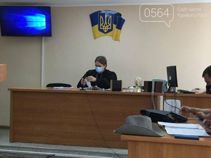 Плюньте! В суде рассматривают иск к криворожским патрульным, доставившим в ПНД "слишком спокойного" водителя, - ФОТО, ВИДЕО, фото-14