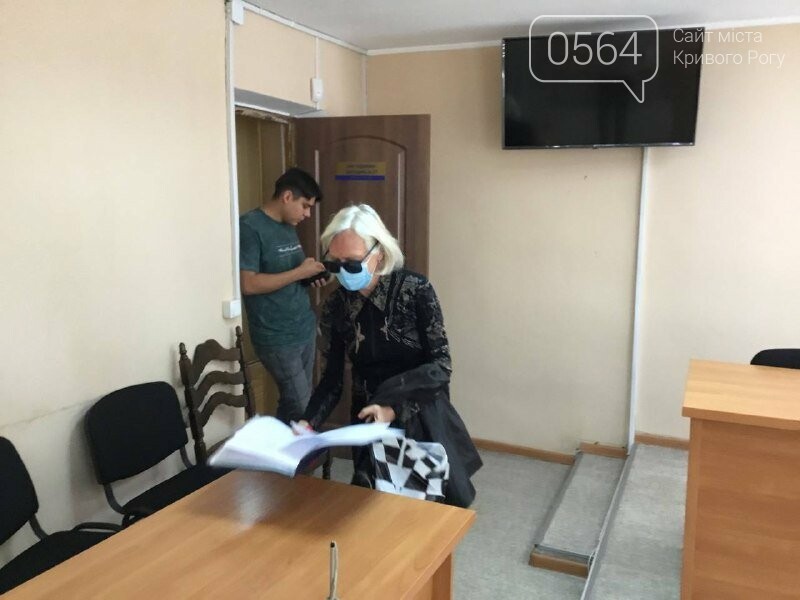 Плюньте! В суде рассматривают иск к криворожским патрульным, доставившим в ПНД "слишком спокойного" водителя, - ФОТО, ВИДЕО, фото-15