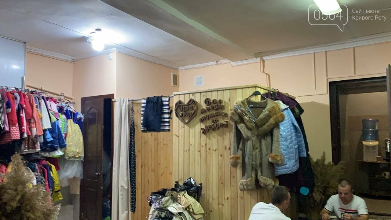 "Солнечный день" в Кривом Роге: двое подростков с синдромом Дауна пробовали себя в роли сотрудников магазина, - ФОТО, ВИДЕО , фото-4
