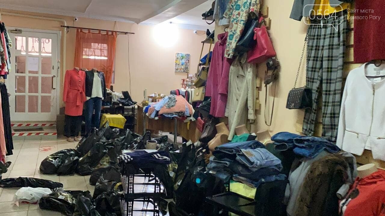 "Солнечный день" в Кривом Роге: двое подростков с синдромом Дауна пробовали себя в роли сотрудников магазина, - ФОТО, ВИДЕО , фото-12