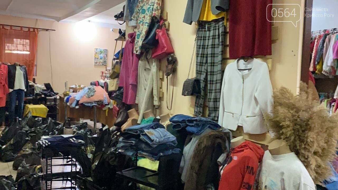 "Солнечный день" в Кривом Роге: двое подростков с синдромом Дауна пробовали себя в роли сотрудников магазина, - ФОТО, ВИДЕО , фото-18