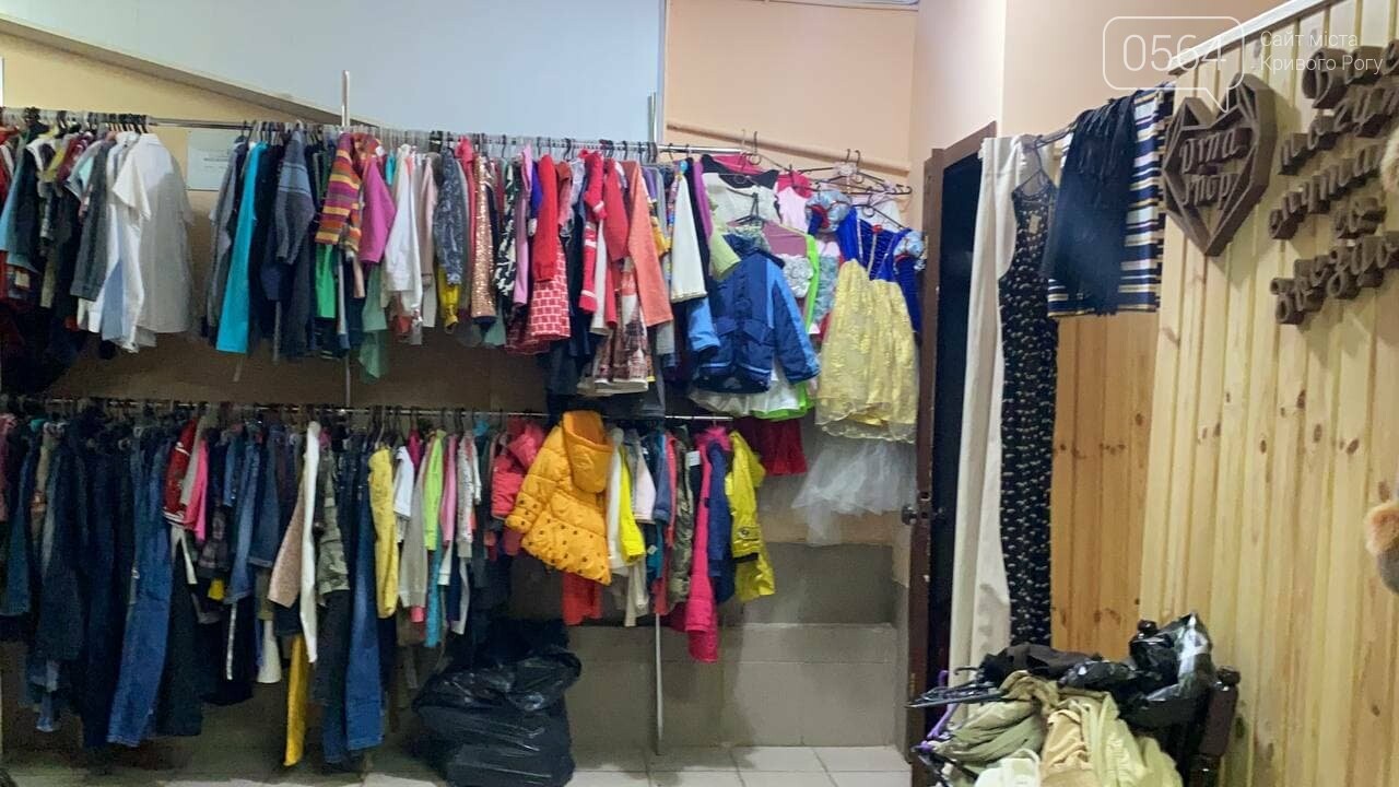 "Солнечный день" в Кривом Роге: двое подростков с синдромом Дауна пробовали себя в роли сотрудников магазина, - ФОТО, ВИДЕО , фото-17