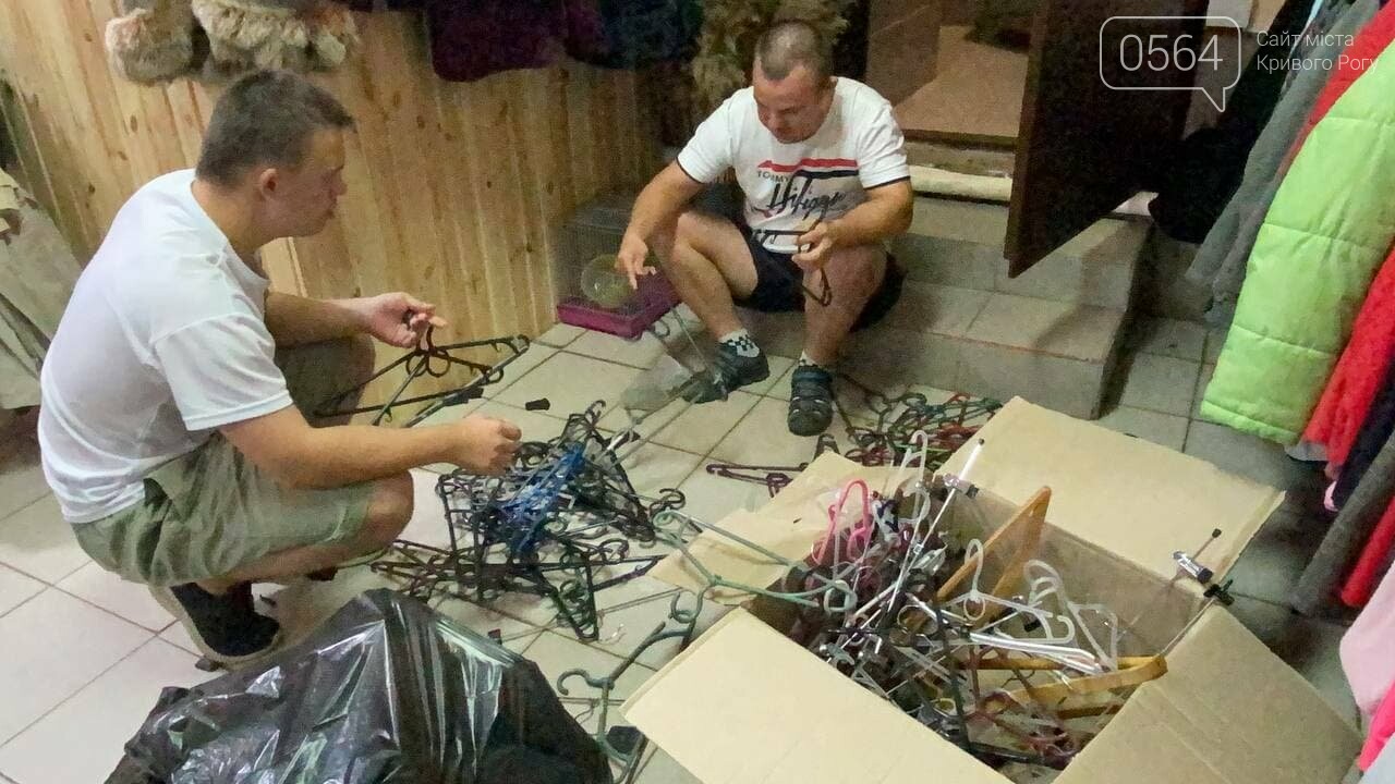"Солнечный день" в Кривом Роге: двое подростков с синдромом Дауна пробовали себя в роли сотрудников магазина, - ФОТО, ВИДЕО , фото-16
