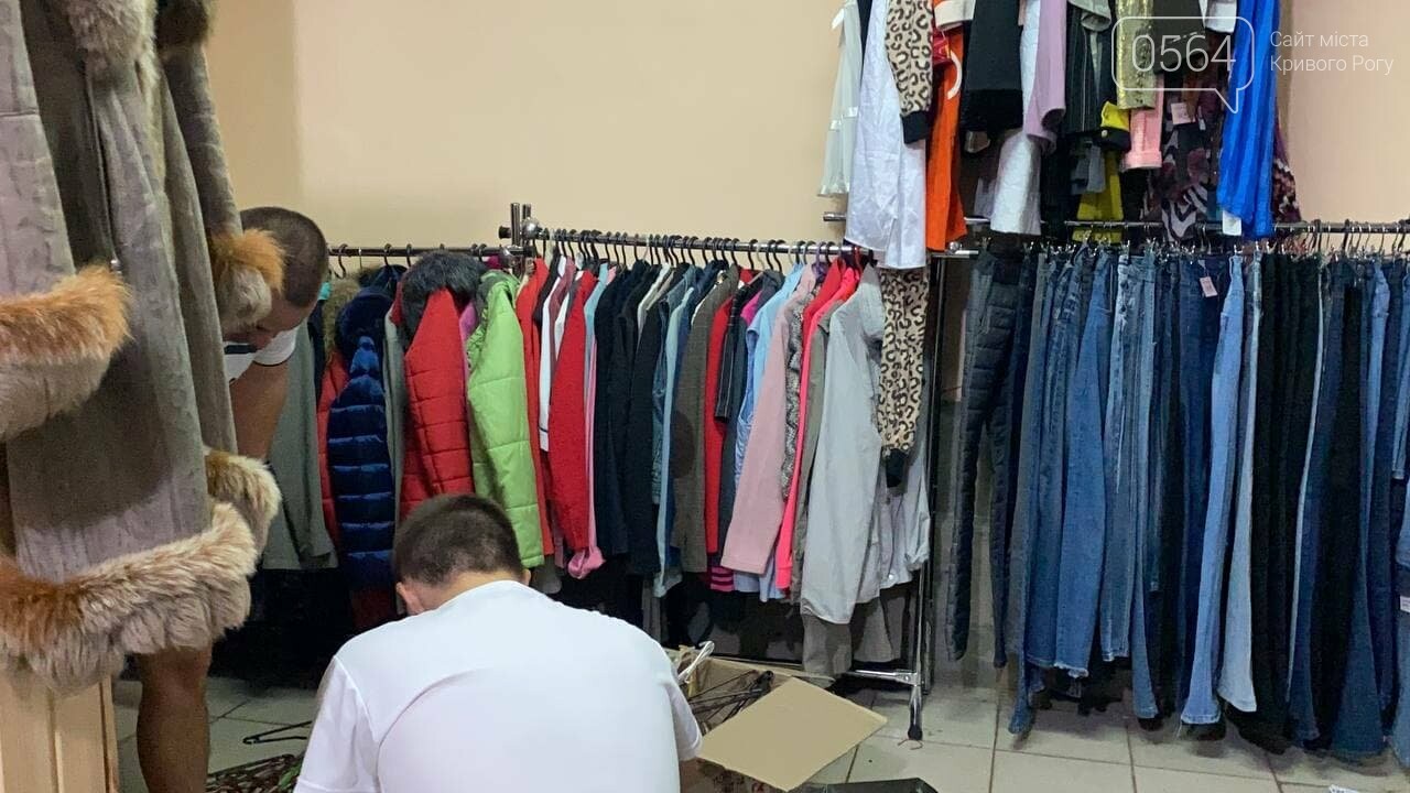 "Солнечный день" в Кривом Роге: двое подростков с синдромом Дауна пробовали себя в роли сотрудников магазина, - ФОТО, ВИДЕО , фото-14