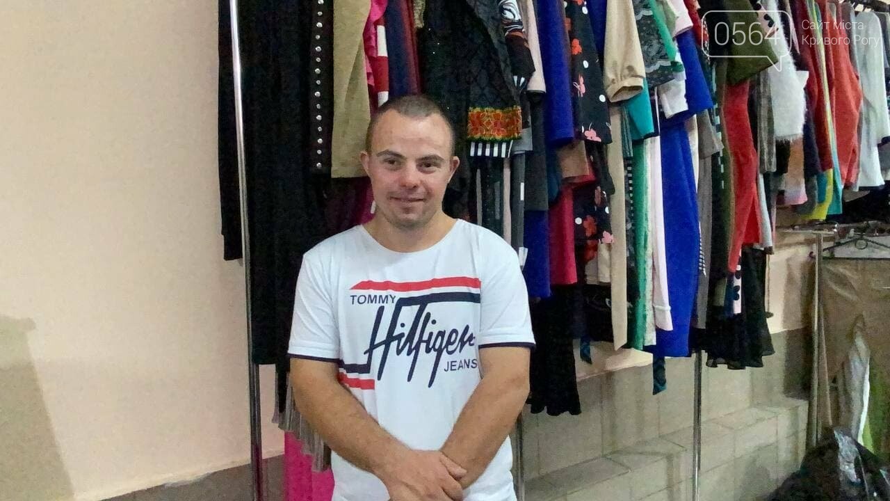 "Солнечный день" в Кривом Роге: двое подростков с синдромом Дауна пробовали себя в роли сотрудников магазина, - ФОТО, ВИДЕО , фото-19