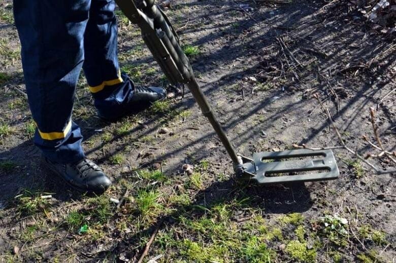 Под Кривым Рогом историко-поисковая организация обнаружила артснаряд 