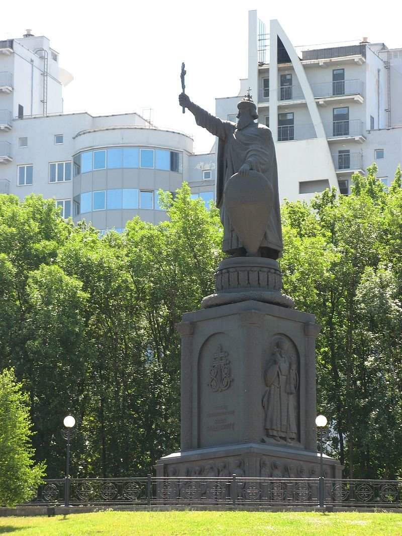 Памятник андрею рублеву во владимире фото