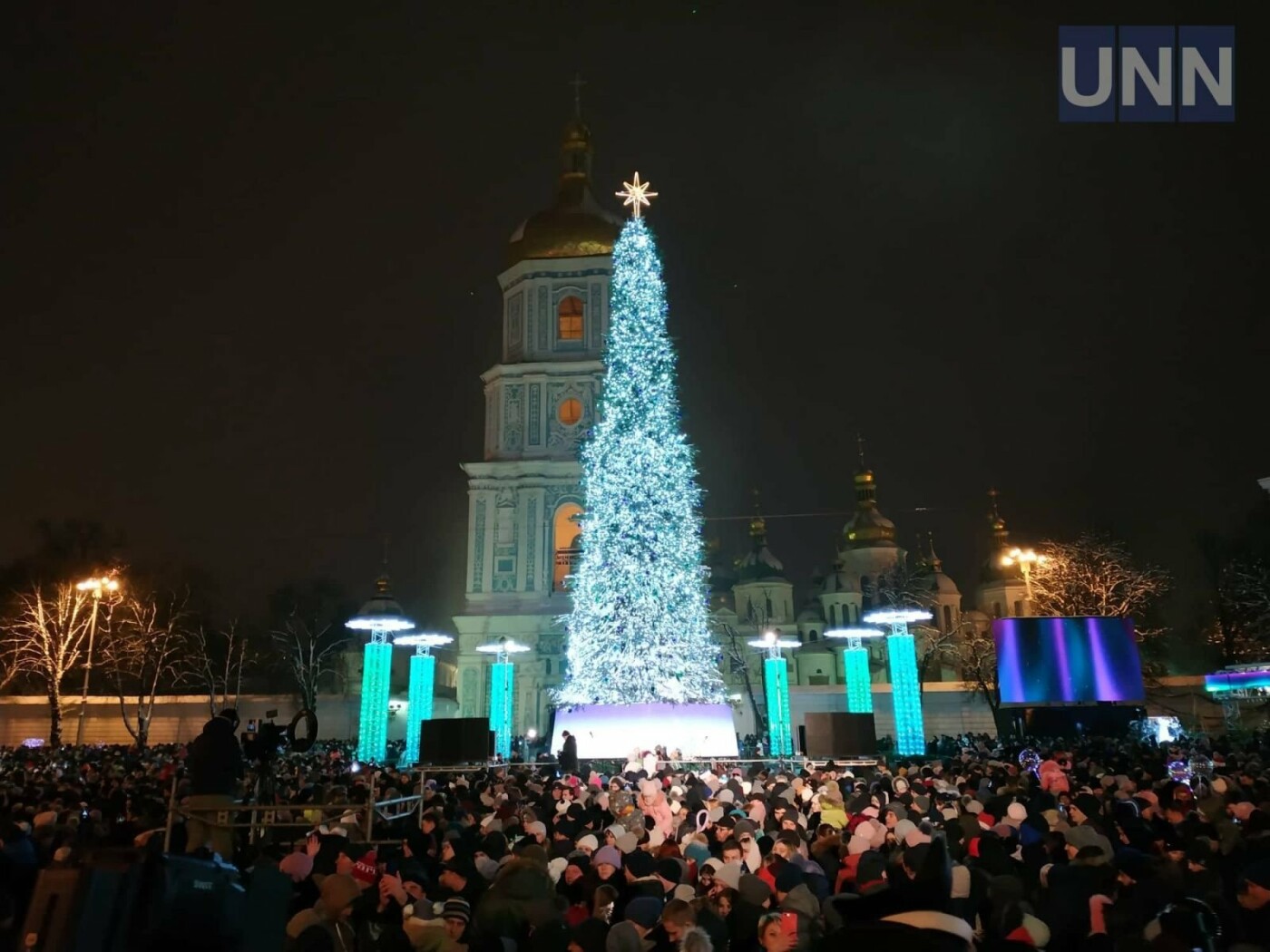 Как выглядят новогодние елки в разных городах Украины, - ФОТО, фото-13 Как выглядят новогодние елки в разных городах Украины, - ФОТО, фото-13