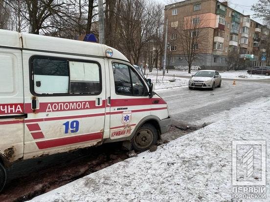 В Кривом Роге в столкновении минивэна со "скорой" пострадал пациент медиков, - ФОТО, фото-2