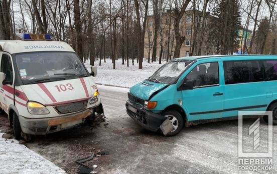 В Кривом Роге в столкновении минивэна со "скорой" пострадал пациент медиков, - ФОТО, фото-3