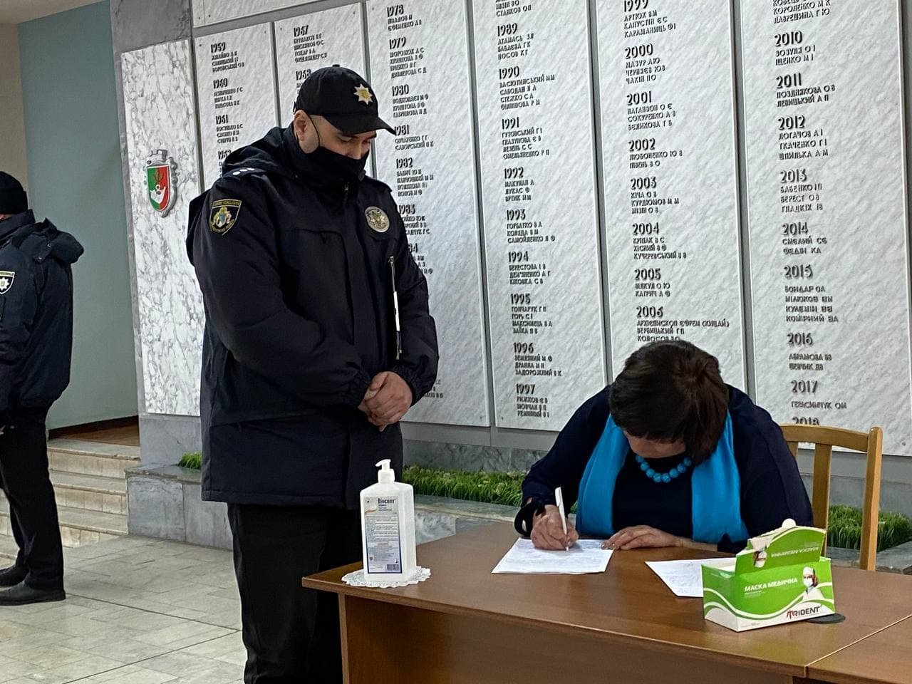Криворожские депутаты заявили в полицию об уголовном преступлении, совершенном в сессионном зале, - ФОТО, ВИДЕО