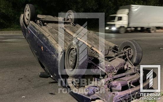 В Кривом Роге пьяный водитель перевернул свой автомобиль на крышу, - ФОТО