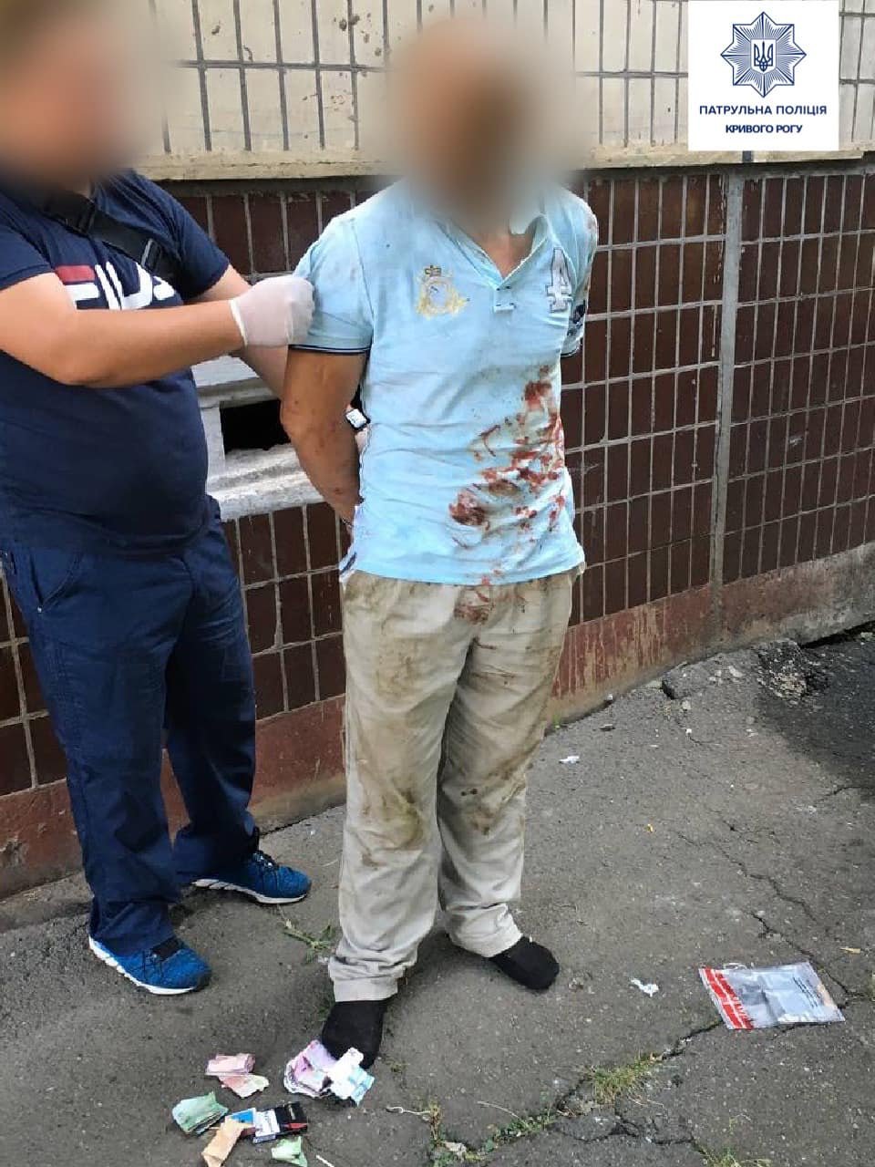 Сидел на крыше в детсаду и сорвал цепочку с вопитательницы: в Кривом Роге проблемно задерживали пьяного криворожанина