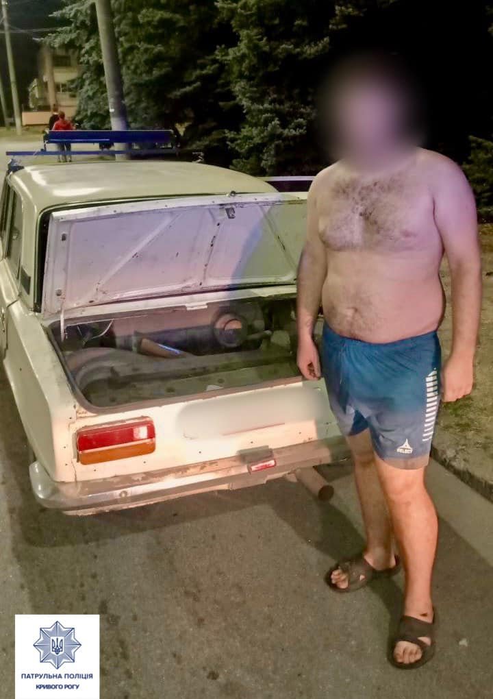 Криворожанин, ночью перевозивший металлические детали в багажнике, попался на глаза патрульным, - ФОТО, фото-1