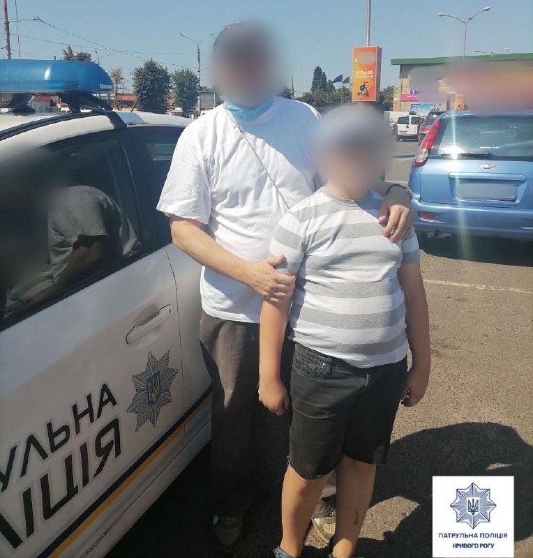 Прятался за деревом: патрульные в Кривом Роге разыскали потерявшегося мальчика, - ФОТО