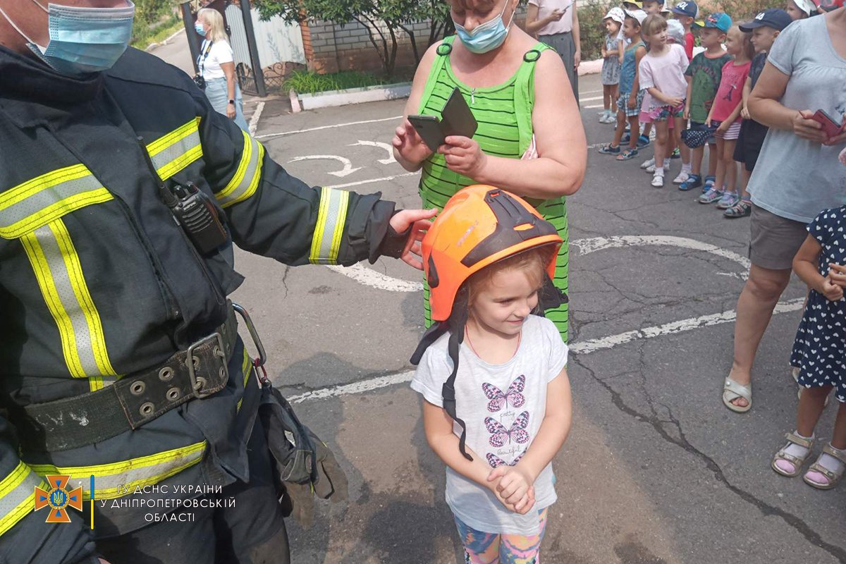 Юные криворожане могли почувствовать себя в роли пожарных, - ФОТО, фото-2