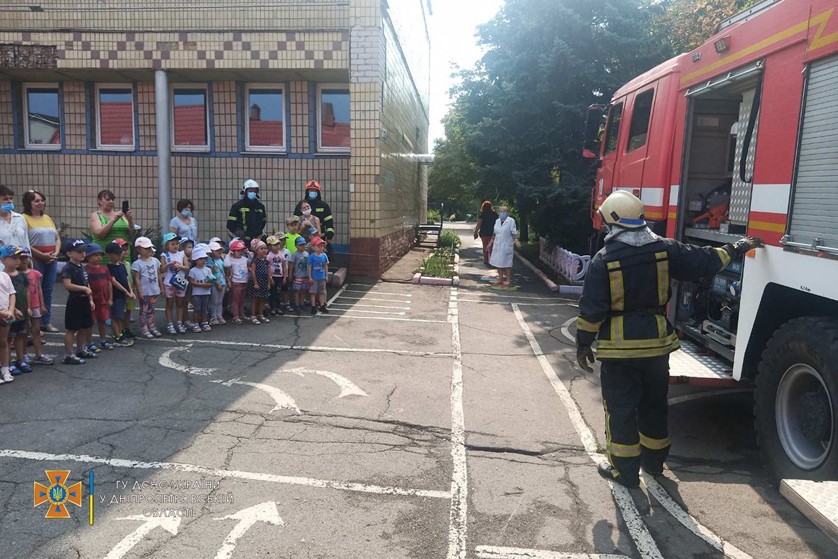 Юные криворожане могли почувствовать себя в роли пожарных, - ФОТО, фото-1