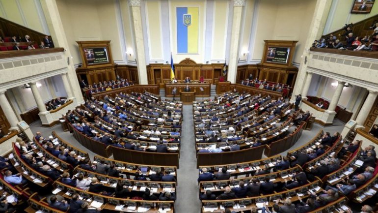 Порошенко поддержал введение военного положения Порошенко поддержал введение военного положения