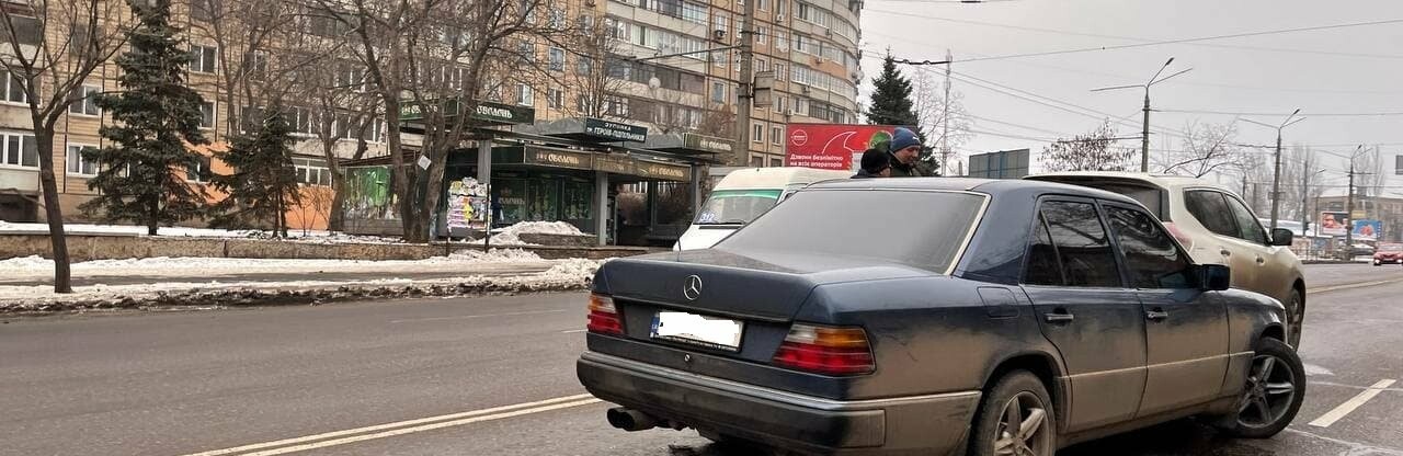 В Кривом Роге Mercedes врезался в Nissan, - ФОТО 