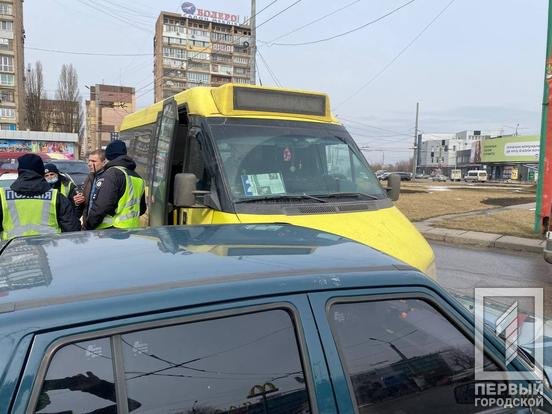ДТП в центре Кривого Рога - маршрутка врезалась в легковушку, - ФОТО 