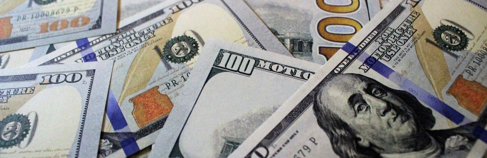 Вторник начался с уверенного роста стоимости валют на наличном рынке