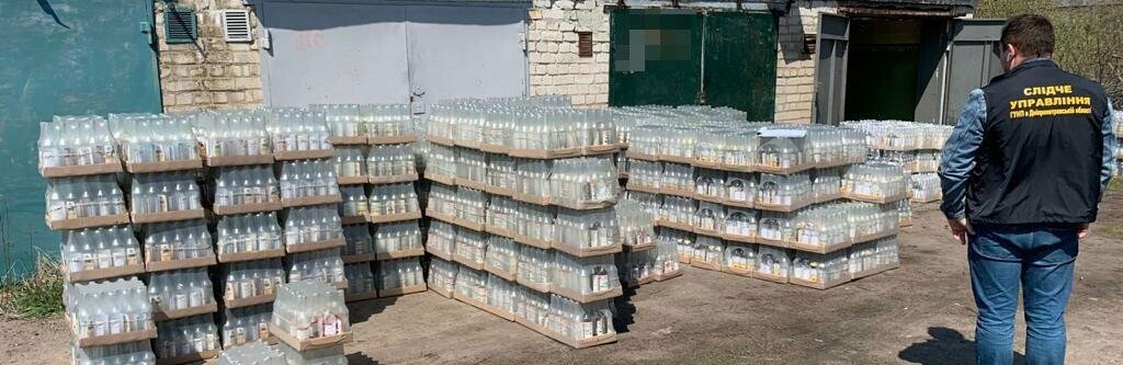 На Днепропетровщине полицейские перекрыли канал поставки фальсифицированной алкогольной и табачной продукции в магазины области, - ФОТО, ВИДЕО