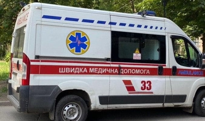 В Кривом Роге госпитализировали женщину, которая упала с балкона