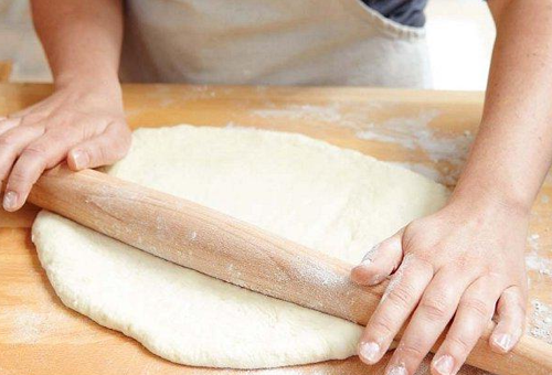 Как правильно раскатывать тесто для пиццы