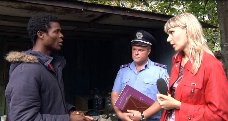 Днепропетровск_На_ Дніпропетровщині_міліція_надає_допомогу_заробітчанам_з_Нігерії_01 (2)