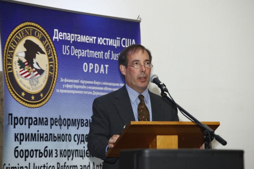 Днепропетровск_Актуальні питання впровадження нового Кримінально-процесуального кодексу обговорили науковці і практики_12_09 (2)