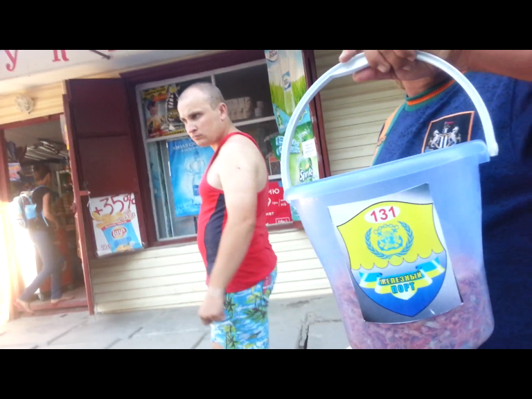 Херсон.Мошенник-брал-деньги-у-торговцев4