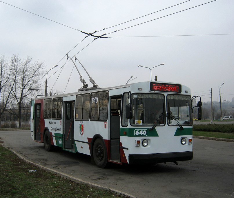 на площади 30-летия Победы на площади 30-летия Победы