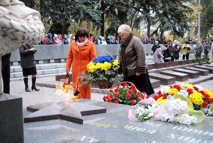 2014.10.24_ЦГОК_ПСП_Открытие мемориала_70 лет освобождения Украины (76)