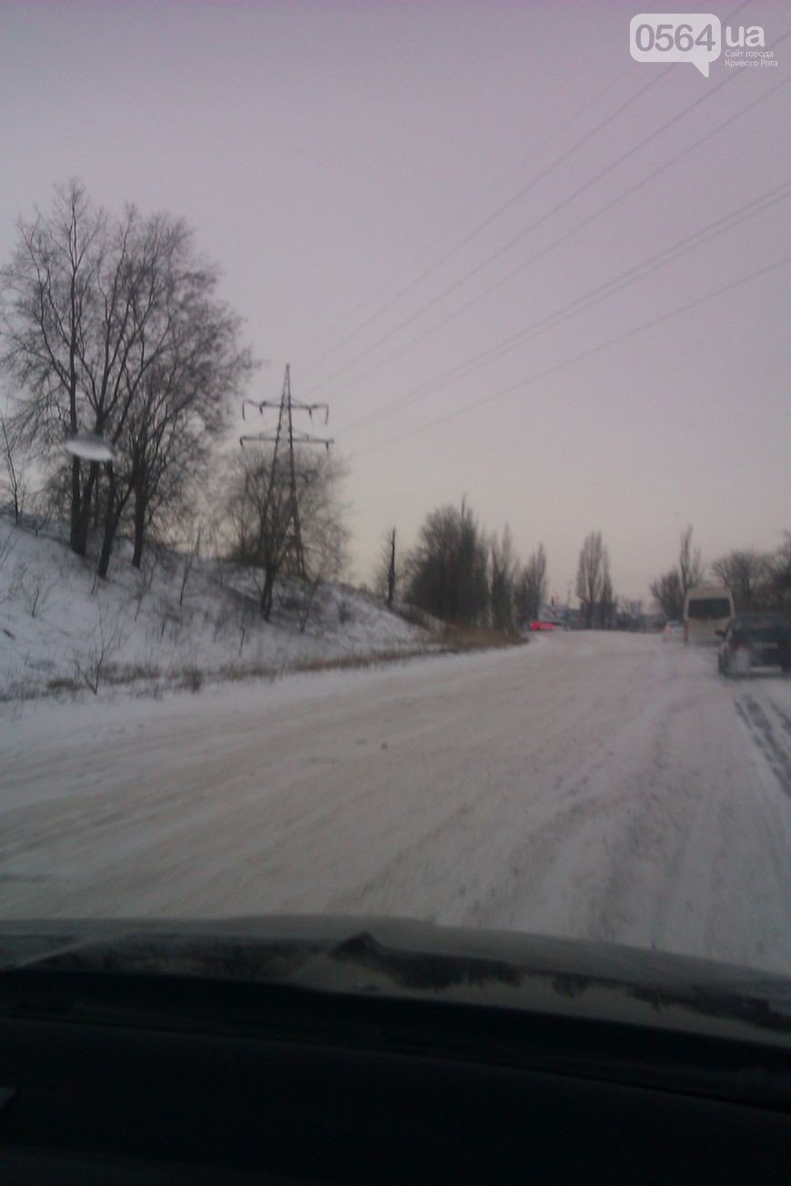 Кривой Рог дороги замело снегом и открылось 29 пунктов обогрева (фото) - фото 1