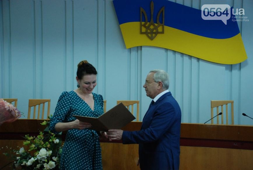 В Кривом Роге: продолжают красть металл, возле горисполкома произошла авария, мэр поздравил журналистов (фото) - фото 3