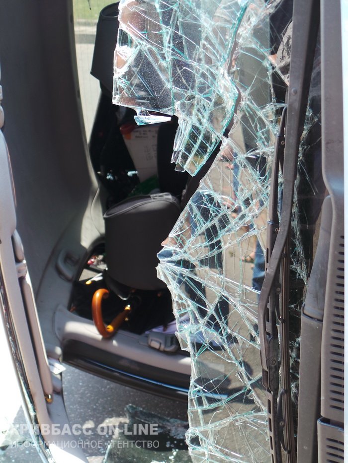 В Кривом Роге: продолжают красть металл, возле горисполкома произошла авария, мэр поздравил журналистов (фото) - фото 2